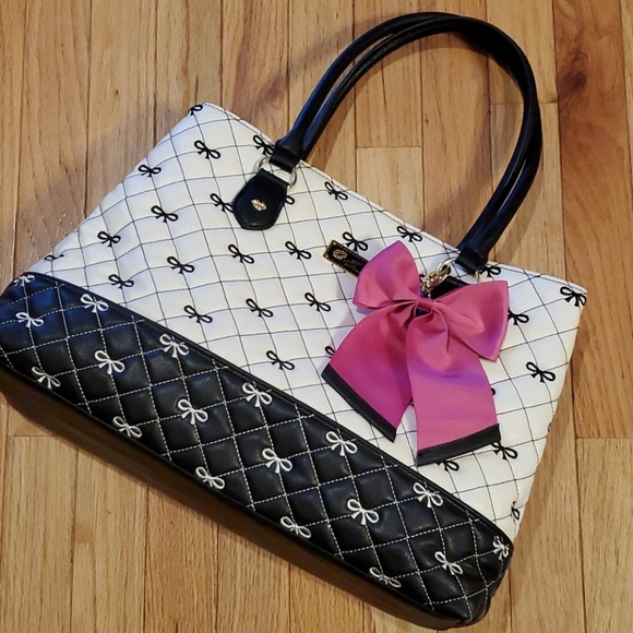 Betsey Johnson Handbags - Betsey Johnson purse